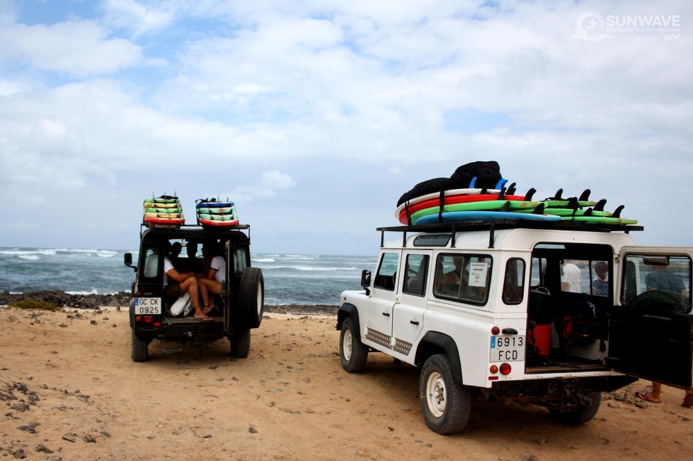 Beachbreak Reefbreak Surf Courses - Surfer Images from Morning & Afternoon Surf Lessons 2016.10.04